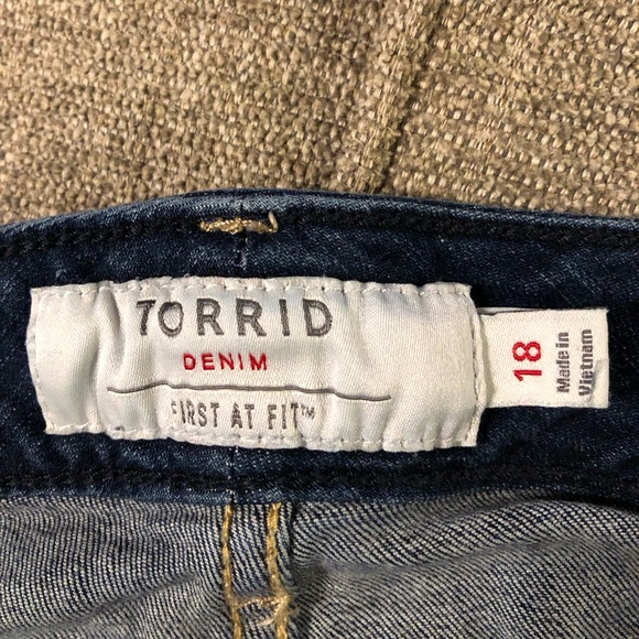 Torrid Denim Sz 18 Boyfriend Crop - Picture 4 of 5
